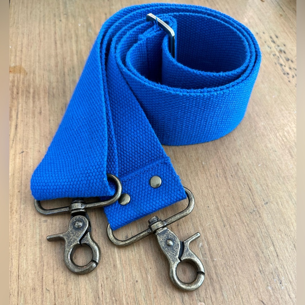 Parker Thatch French blue strap. Worn only a few times, essentially new.